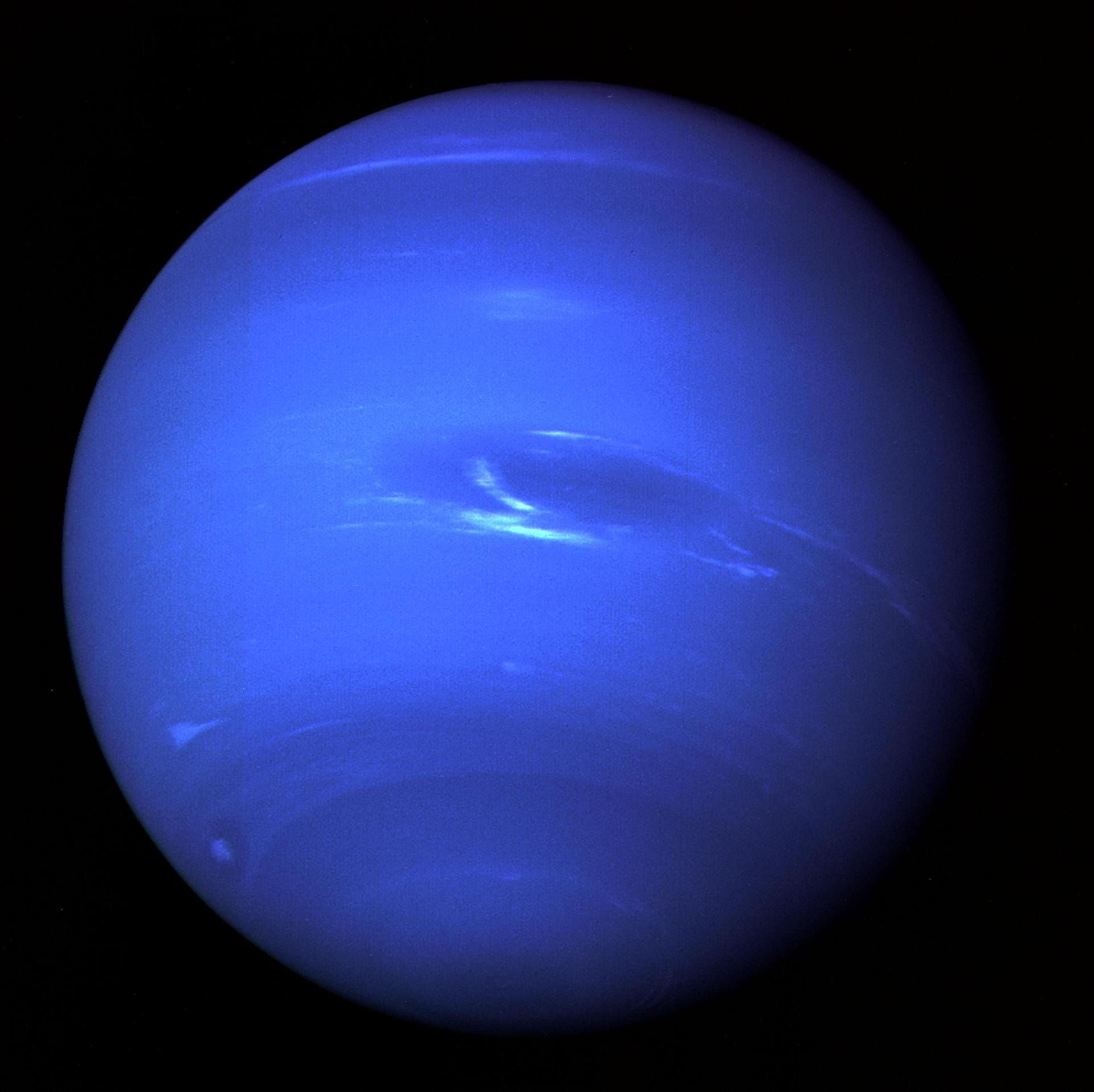 Neptune through a Telescope: a Distant, Blue Dot 4 neptune neptunus voyager 1