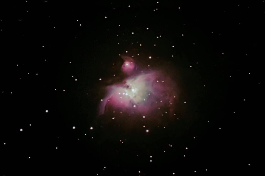 Blog 19 orion through a telescope The orion nebula through a telescope (M42)