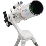 Bresser AC 102/600 Telescoop Messier AR-102S Hexafoc Nano AZ close-up van de refractorbuis met oculair en Hexafoc-focuser.