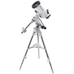Bresser MC 127 1900 Telescoop Maksutov Messier EXOS-1 (2) Bresser MC 127/1900 compleet gemonteerd op EXOS-1 statief inclusief accessoireplateau, kijkend omhoog.