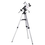 Bresser MC 90 1250 Telescoop Maksutov Messier EQ3 (2) Bresser MC 90/1250 telescoopopstelling op volledig uitgeschoven statief inclusief accessoireplateau en slow-motion bediening.