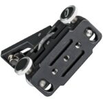 Bresser MH-100 Polar Wedge (3) Bresser MH-100 poolwig onderaanzicht met sleuven en schroefaansluitingen voor montage