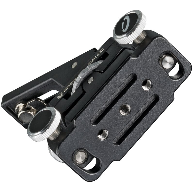 Bresser MH-100 Polar Wedge 2 Bresser MH 100 Polar Wedge 3 Bresser MH-100 poolwig onderaanzicht met sleuven en schroefaansluitingen voor montage