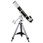 Skywatcher AC 120 1000 EQ3-2 Telescoop EvoStar (3) Skywatcher AC 120/1000 EQ3-2 zijaanzicht van telescoop met focuser en statief