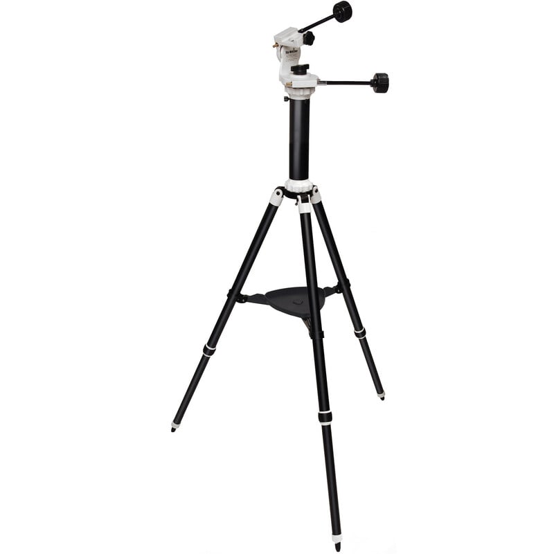 Skywatcher AZ-Pronto Montering 2 Skywatcher AZ Pronto Montering 3 1 Skywatcher AZ-Pronto complete opstelling met aluminium driepootstatief, accessoiretray en gemonteerde AZ-kop.