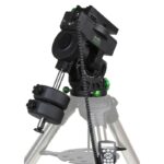 Skywatcher CQ350 Montering Pro SynScan GoTo (2) Skywatcher CQ350 equatoriale GoTo-montering op statief met dubbele zwaluwstaartklem en twee contragewichten.