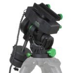 Skywatcher CQ350 Montering Pro SynScan GoTo (3) Skywatcher CQ350 montering zijaanzicht op statief met groene fijnafstelknoppen en interne kabelgeleiding.