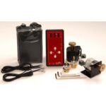 Skywatcher EQ-5-motorset ST4 complete set met rode handcontroller, RA- en DEC-motoren, kabels, tandwielen, inbussleutels en zwarte draagtas.
