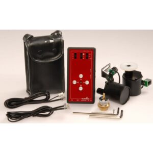 Skywatcher EQ3-2-Motorset Met ST4 complete RA en DEC motorset met rode handcontroller, kabels, tandwielen, inbussleutels en zwarte draagtas.