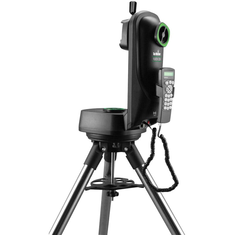 Skywatcher Fusion-120i Montering SynScan GoTo 1 Skywatcher Fusion 120i Montering SynScan GoTo 2 Skywatcher Fusion-120i azimutale eenarmige GoTo-montering op roestvrijstalen statief met hangende SynScan-handcontroller.