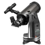 Skywatcher KC 100/1000 K100 close-up van Mini Virtuoso GTi montering met bedieningsknoppen en oculairhouder.