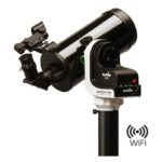 Skywatcher MC 102/1300 SkyMax-102 AZ-GTi zijaanzicht van telescoop met focuser en statief
