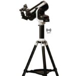 Skywatcher MC 102/1300 SkyMax-102 AZ-GTi close-up van AZ-GTi montering met accessoirehouder en statief