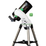 Skywatcher MC 127/1500 SkyMax-127 AZ-Go2 zijaanzicht van telescoop met focuser en statief