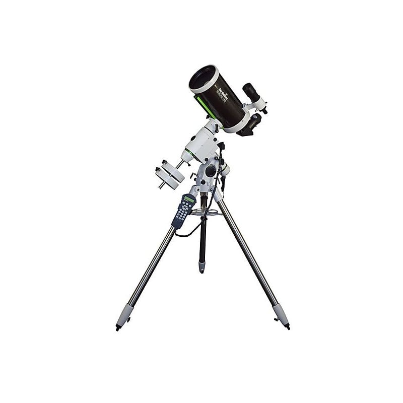 Skywatcher MC 150/1800 HEQ5 Maksutov telescoop SkyMax Pro SynScan GoTo 2 Skywatcher MC 150 1800 HEQ5 Maksutov telescoop SkyMax Pro SynScan GoTo 3 Skywatcher MC 150/1800 HEQ5 complete GoTo-telescoopopstelling op driepootstatief frontaal opgesteld voor observatie.
