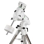 Skywatcher N 250 1200 PDS BD EQ6-R Telescoop Explorer Pro SynScan GoTo (1) Skywatcher N 250/1200 PDS BD EQ6-R zwarte Newton-optische tubus met buisringen, Vixen-zwaluwstaart en 9x50-zoeker los afgebeeld.