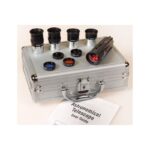 Skywatcher Oculairset met filter aluminium koffer met vier Super Plössl-oculairs, vier kleurfilters, rood/wit-zaklamp en handleiding.