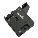 Skywatcher Starquest- en Avant-monteringen volgmotor set met handcontroller, witte kabel, netadapter en zwarte draagtas op blauwe achtergrond