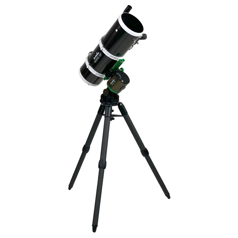 Skywatcher WAVE-100i Montering Strainwave GoTo Wi-Fi Tripod 2 Skywatcher WAVE 100i Montering Strainwave GoTo Wi Fi Tripod 5 Skywatcher WAVE-100i complete set met montering en kleine telescoop op uitgeklapt carbon statief