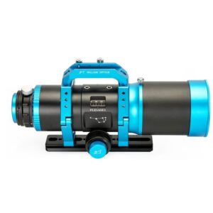 William Optics 111 AP 111/528 zijaanzicht van de astrograph in zwart-blauwe uitvoering
