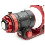 William Optics 120 780 Apochromatische refractor AP Fluorostar Red OTA (6) William Optics 120/780 zijaanzicht met focus op de grote, roteerbare rack and pinion focuser.