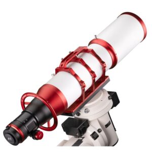 William Optics 181 AP 181/998 close-up van de 3,7" R&P focuser op een montering