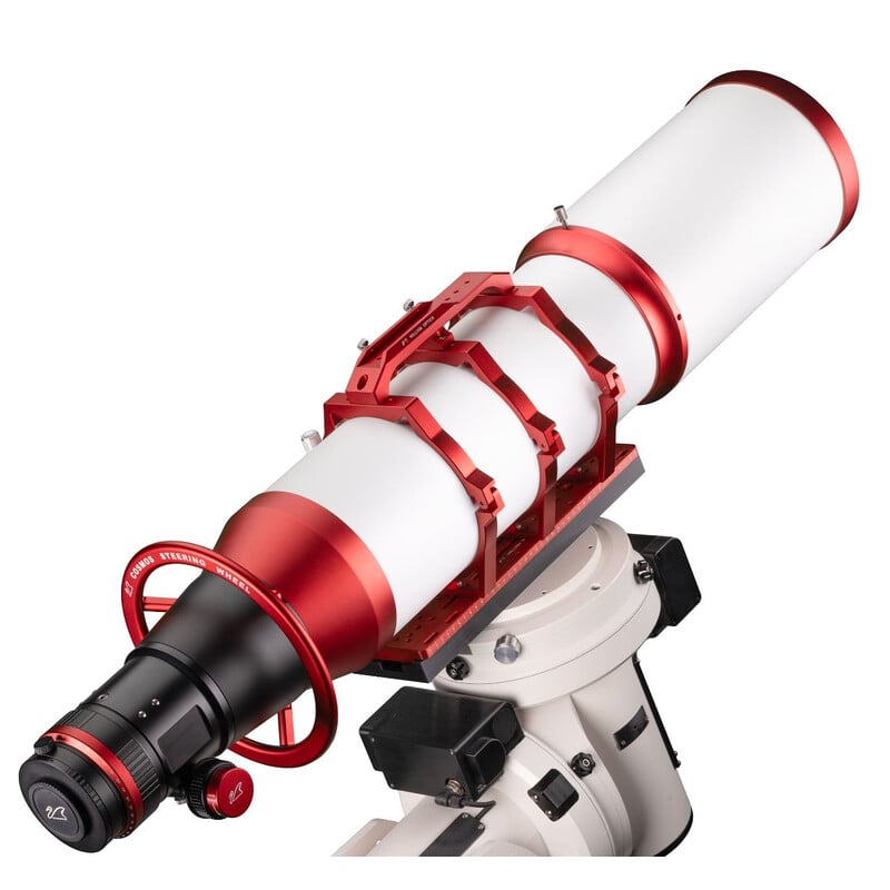 William Optics 181 AP 181/998 Apochromatische refractor Pleiades Astrograph OTA 1 William Optics 181 AP 181 998 Apochromatische refractor Pleiades Astrograph OTA 1 William Optics 181 AP 181/998 close-up van de 3,7" R&P focuser op een montering