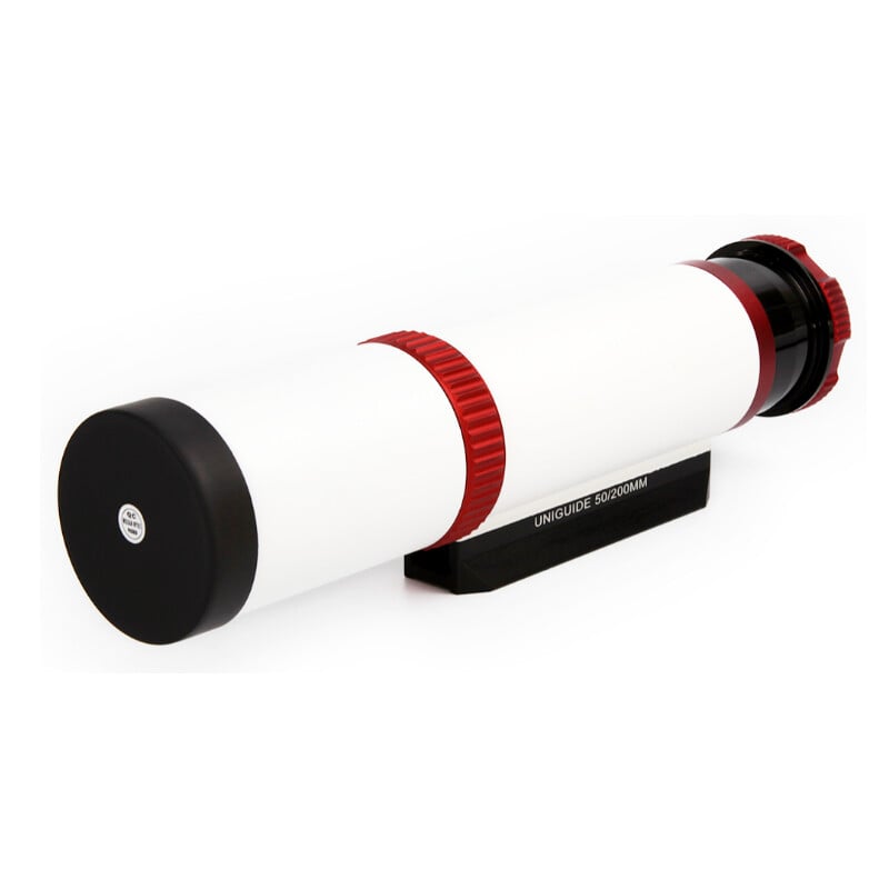 William Optics 50mm Guidescope UniGuide Red 1 William Optics 50mm Guidescope UniGuide Red 1 i. William Optics 50mm UniGuide Red guidescope schuin vooraanzicht met objectiefdop