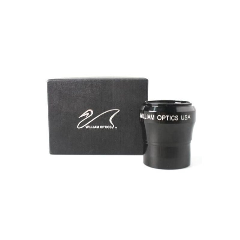 William Optics 75mm DCL-52 Universal digitale camera adapterlens 2 William Optics 75mm DCL 52 Universal digitale camera adapterlens 2 William Optics 75mm DCL-52 adapterlens naast de bijbehorende opbergdoos met logo