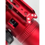 William Optics AP 61 300 61 Apochromatische refractor RedCat OTA (4) William Optics AP 61/300 61 detailfoto van fijninstelknop, veldrotator en filterhouder op rode focuser