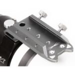 William Optics AP 61 360 ZS61 II Apochromatische refractor ZenithStar OTA (9) William Optics AP 61/360 ZS61 II close-up van de handgreep met Vixen-stijl zadel