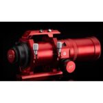 William Optics AP 71 350 71 Apochromatische refractor RedCat WIFD (8) William Optics AP 71/350 71 schuin zijaanzicht met focus op de helical focuser en aansluiting.