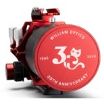 William Optics AP 76 365 76 30th Apochromatische refractor UltraCat WIFD Anniversary Edition (4) William Optics AP 76/365 76 30th close-up van de Vixen-stijl zwaluwstaart en het handvat.