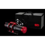 William Optics AP 91 448 91 Apochromatische refractor BlackCat WIFD OTA (4) William Optics AP 91/448 91 close-up van de objectiefdop met geïntegreerd Bahtinov-masker en Cat-logo.