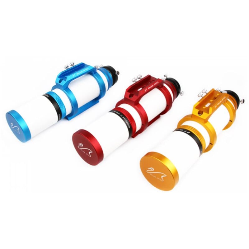 William Optics Apo61 Guidescope Guide Star 2 William Optics Guidescope Guide Star Apo61 5 William Optics Apo61 guidescopes in de kleuren rood, blauw en goud naast elkaar