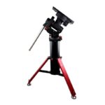 iOptron 360 Zuil Tri-Pier vrijstaand met rode poten, zwarte centrale kolom en trillingsdempende voeten (2) iOptron 360 Zuil Tri-Pier gemonteerd met CEM120 montering op stevige driepootbasis