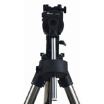 iOptron CEM26EC Montering Montierung GoTo iPolar LiteRoc (2) iOptron CEM26EC achteraanzicht gemonteerd op LiteRoc statief met zicht op poolzoeker en bevestiging