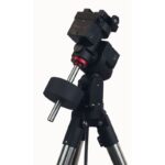 iOptron GEM28 1.5 Montering iPolar Tripod (2) iOptron GEM28 1.5 diagonale vooraanzicht met iPolar montering en contragewichtstang gemonteerd