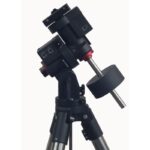 iOptron GEM28 1.5 Montering iPolar Tripod (3) iOptron GEM28 1.5 achteraanzicht met duidelijk zicht op bevestigingspunten en kabelbeheer