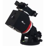 iOptron HAE69EC Montering iMate (3) iOptron HAE69EC achteraanzicht met iOptron-logo en zichtbare blokkeerknop op de motoreenheid