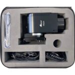 iOptron HAZ31 ALT-AZ Montering Strain Wave (2) iOptron HAZ31 ALT-AZ inhoud van de transporttas met hoofdunit, kabels en handcontroller overzichtelijk geplaatst