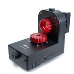 iOptron SkyHunter EQ AZ Montering GoTo mit Stativ (5) iOptron SkyHunter EQ/AZ close-up van monteringhuis met tweekleurige draaiknoppen en USB-aansluiting