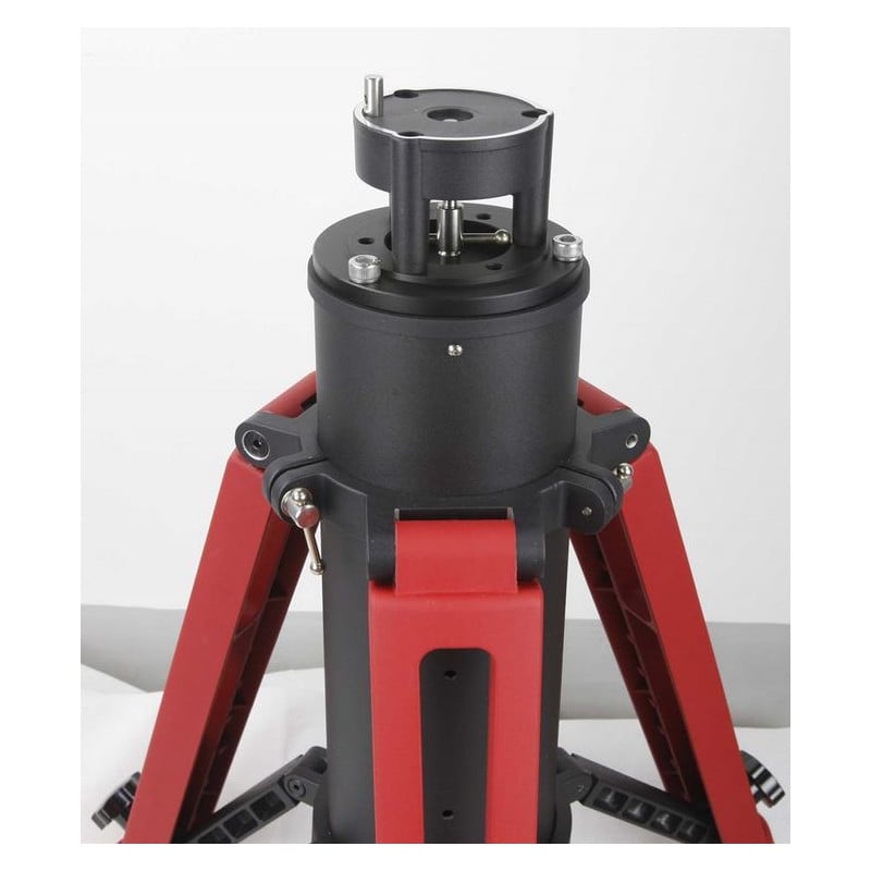 iOptron ZEQ25 en CEM25 Tri-Pier Adapter 1 iOptron ZEQ25 en CEM25 Tri Pier Adapter iOptron ZEQ25 en CEM25 adapter montering op rood Tri-Pier statief voor compatibele iOptron telescoopsystemen