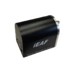 iOptron iEAF Electronic Automatic Focuser (2) iOptron iEAF zwarte focuser met metalen behuizing en ingebouwde temperatuurcompensatie in zijaanzicht