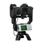 iOptron iPano Allview Pro Cameramontering (4) iOptron iPano Allview Pro met professionele DSLR-camera gemonteerd op de kantelarm, klaar voor gigapixel-opnamen