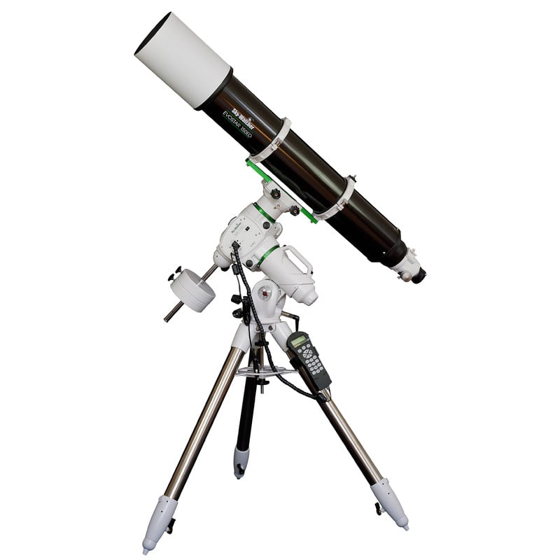 Skywatcher AP 150/1200 ED EQ6R Apochromatische Refractor GoTo 2 Skywatcher AP 150 1200 ED EQ6R Apochromatische Refractor GoTo 3 Skywatcher AP 150/1200 op EQ6-R PRO GoTo-montering vooraanzicht met buisringen, contragewichten en stalen driepootstatief.
