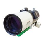 Skywatcher AP 62 400 Evolux-62ED Apochromatische Refractor OTA (2) Skywatcher AP 62/400 Evolux-62ED OTA diagonaal vooraanzicht met lens en focuser op groene zwaluwstaart.
