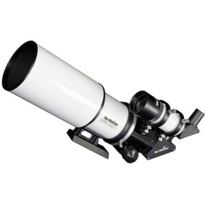 Skywatcher AP 80/400 ESPRIT-80ED apochromatische refractor OTA diagonaal zijaanzicht met dauwkap, focuser en zwaluwstaart.