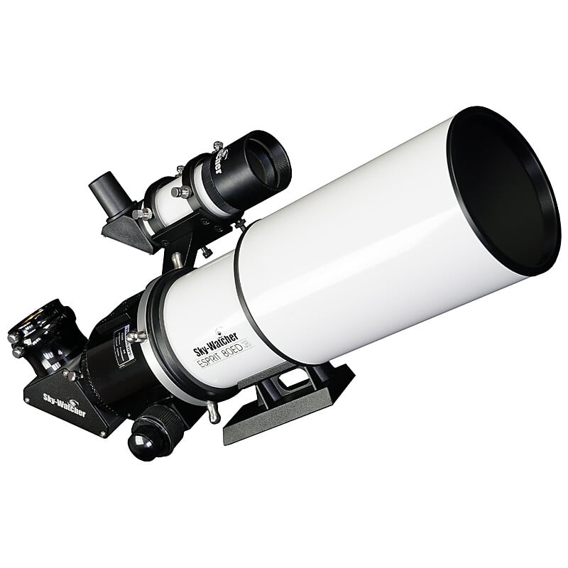 Skywatcher AP 80/400 ESPRIT-80ED Apochromatische Refractor Professional OTA 2 Skywatcher AP 80 400 ESPRIT 80ED Apochromatische Refractor Professional OTA 4 Skywatcher AP 80/400 ESPRIT-80ED OTA zijaanzicht met 9x50 hoekzoeker, 2 inch zenitspiegel en Vixen-zwaluwstaart.