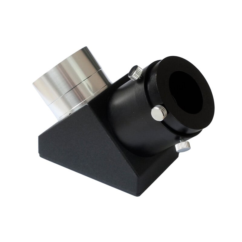 Skywatcher Diagonaal spiegel 90° 2" 1 Skywatcher Diagonaal spiegel 90° 2 Skywatcher Diagonaal spiegel 90° 2 inch diagonaal in zwart-zilveren behuizing met 2 naar 1,25 inch adapter en klemschroeven zijaanzicht.